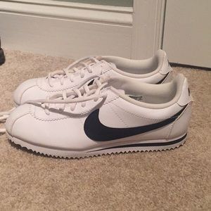 Nike tennis shoes